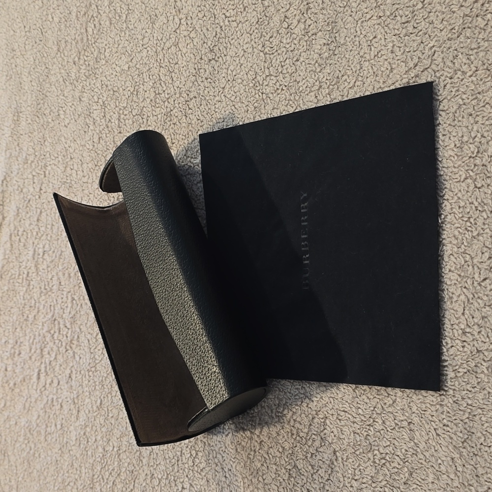 BURBERRY Sunglasses Magnetic case with cleaning clothing​ - Picture 2 of 6